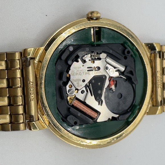 Seiko Ladies Vintage Gold Tone Black Dial & Roman Numerals Quartz Watch Size 7.5 main image 7